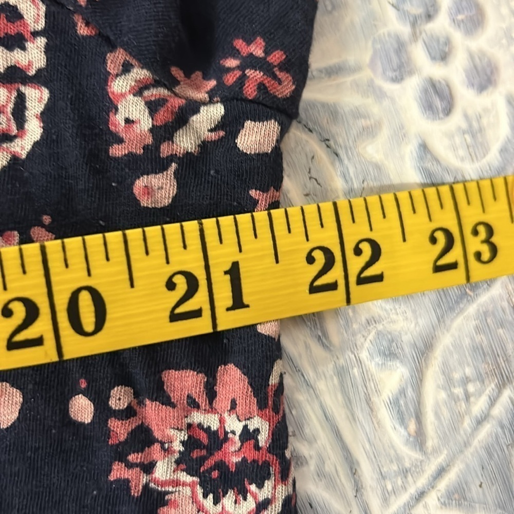 Lucky Brand Women’s Wrap Front Top Size XL Navy Red Mixed Print Elastic Waist - Picture 8 of 10